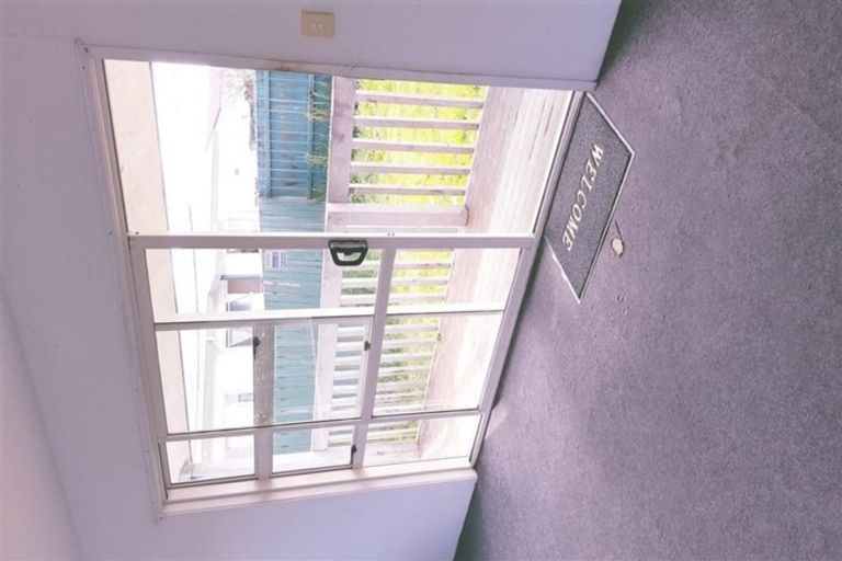 Photo of property in 2/34 Barneys Farm Road, Clendon Park, Auckland, 2103