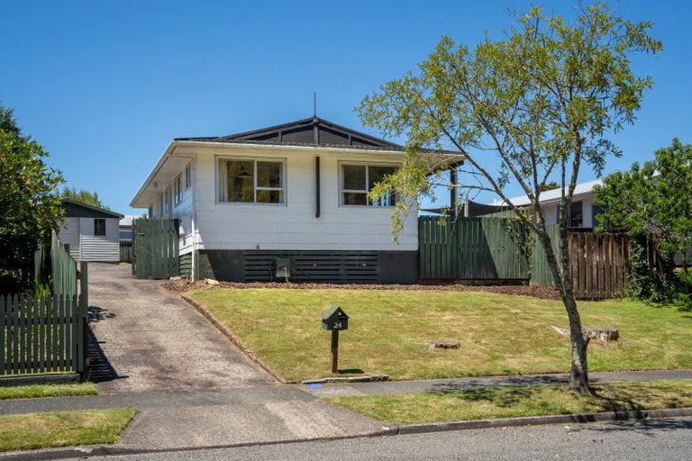 Photo of property in 24 Hartford Crescent, Totara Park, Upper Hutt, 5018