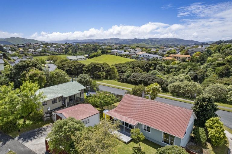 Photo of property in 2 Seagull Place, Whitby, Porirua, 5024