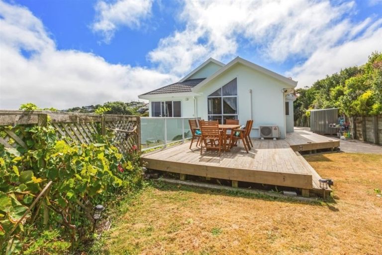 Photo of property in 2 Saint Ives Drive, Camborne, Porirua, 5026
