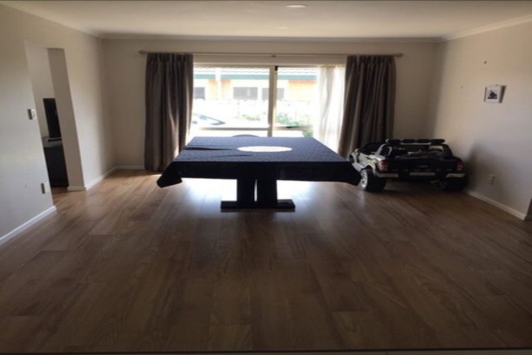 Photo of property in 34 Erne Crescent, East Tamaki, Auckland, 2016