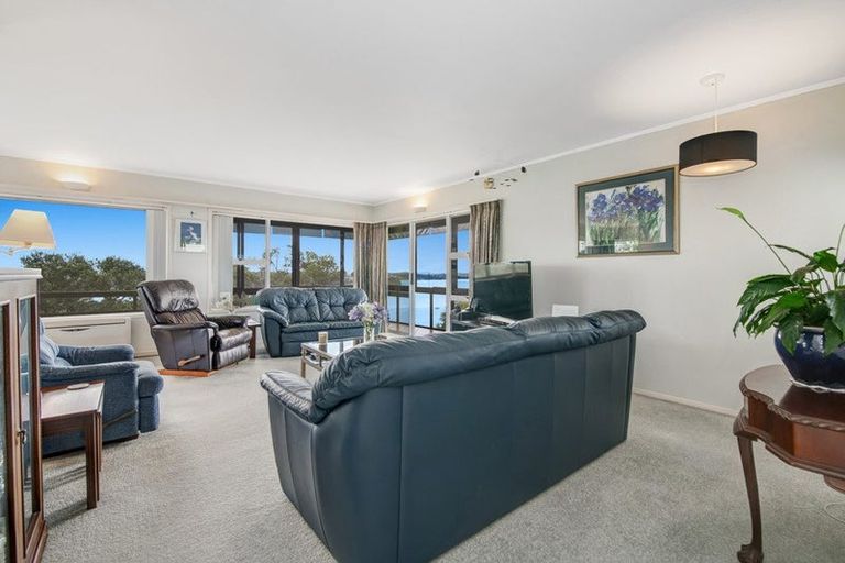 Photo of property in 23 Roberts Road, Matakatia, Whangaparaoa, 0930