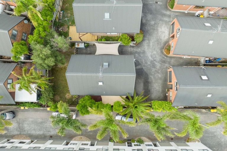 Photo of property in 8/37 Fields Parade, Oteha, Auckland, 0632