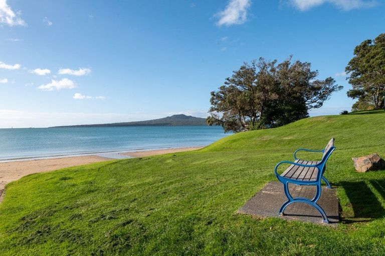 Photo of property in 4/22 North Avenue, Narrow Neck, Auckland, 0624