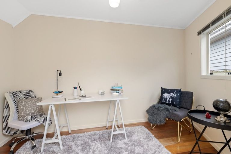 Photo of property in 42 Philomel Crescent, Bayswater, Auckland, 0622