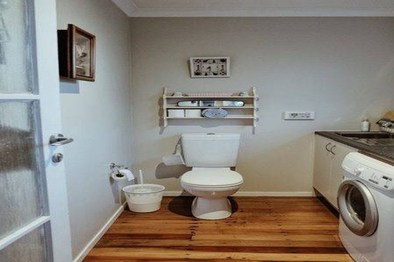 Photo of property in 39 Stewart Drive, Newlands, Wellington, 6037