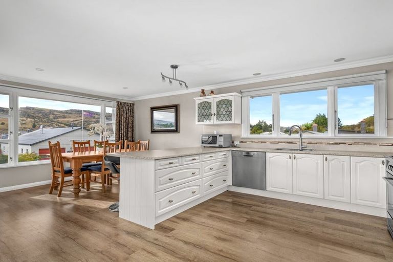 Photo of property in 107 Branxholm Street, Roxburgh, 9500