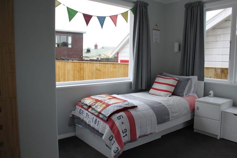 Photo of property in 9 Hinau Street, Eastbourne, Lower Hutt, 5013