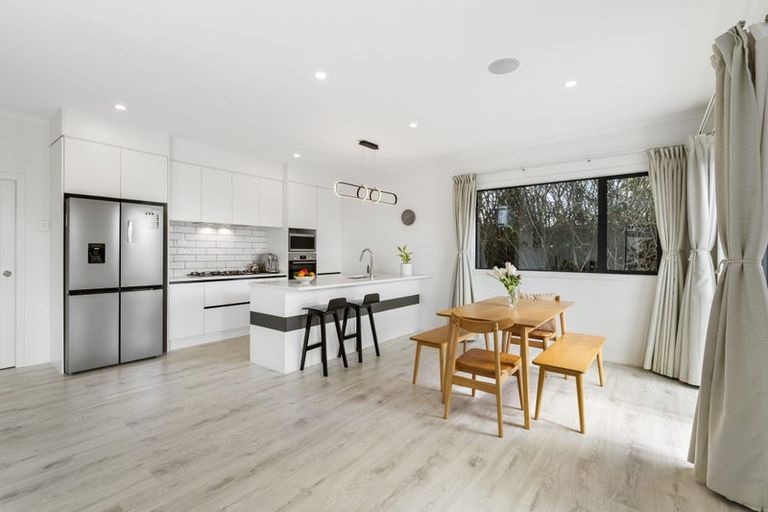 Photo of property in 562a Beach Road, Rothesay Bay, Auckland, 0630