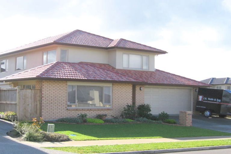 Photo of property in 28 Speyside Crescent, Flat Bush, Auckland, 2016