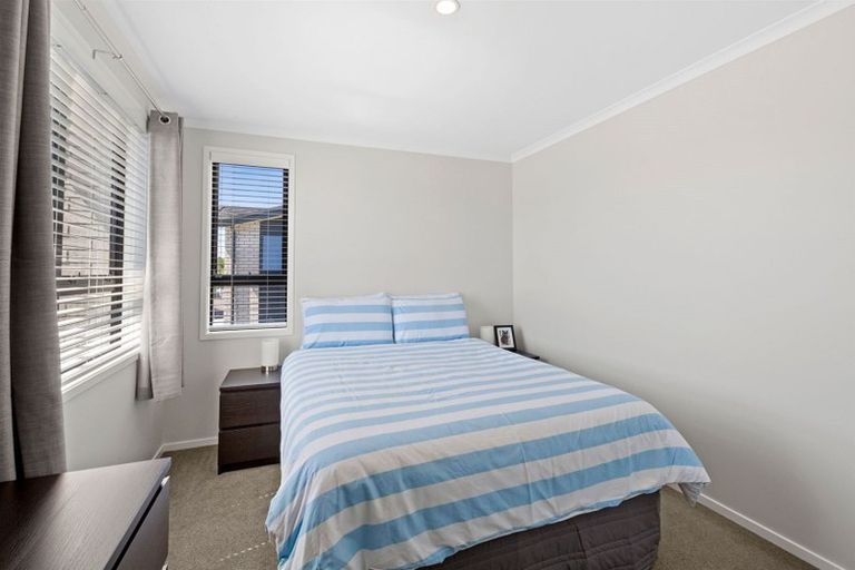 Photo of property in 11 Discovery Place, Marfell, New Plymouth, 4310