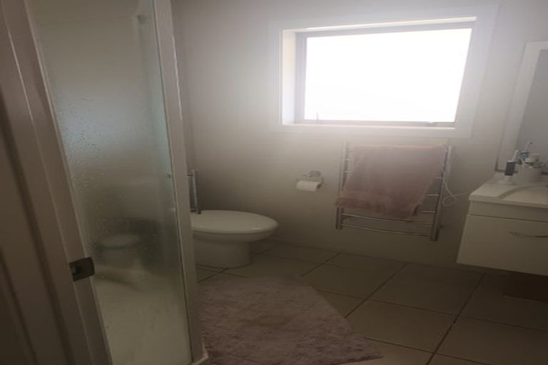 Photo of property in 2/64 Kawaha Point Road, Kawaha Point, Rotorua, 3010