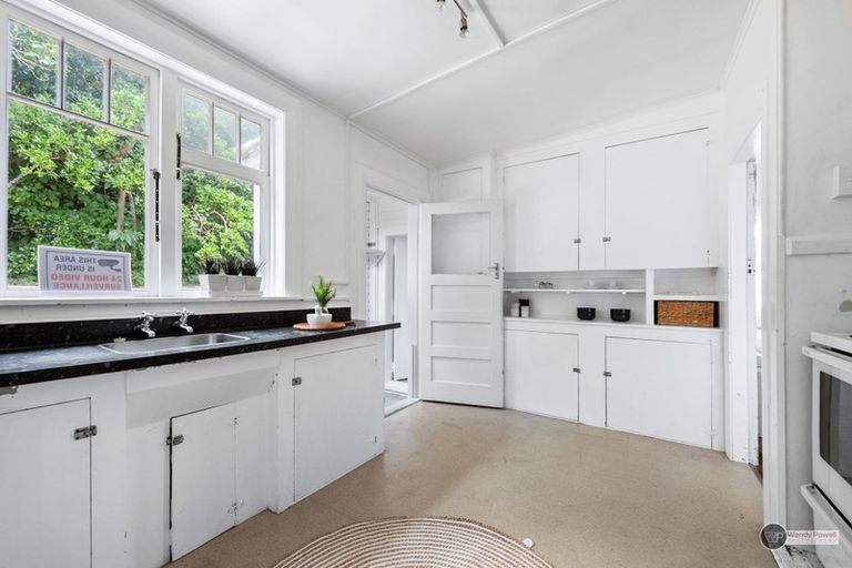 Photo of property in 1-2/6a Pohutukawa Street, Woburn, Lower Hutt, 5010