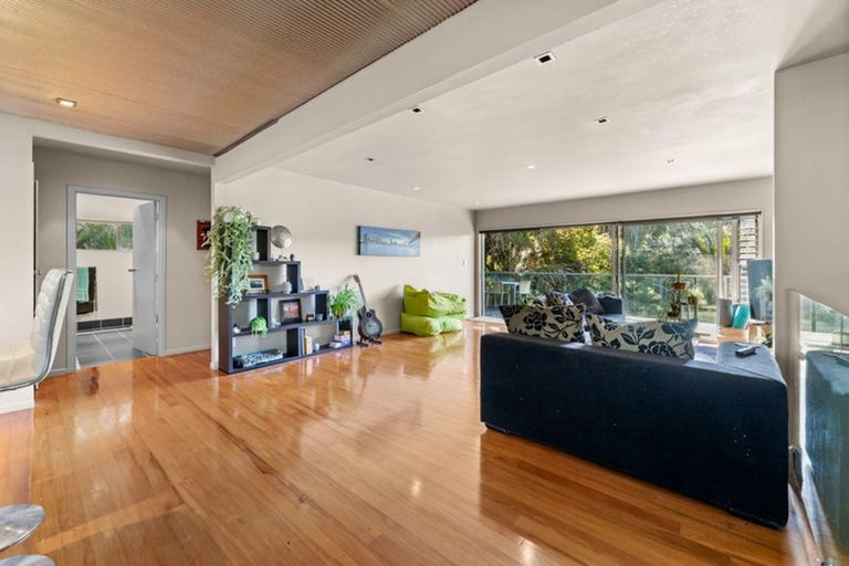 Photo of property in 14 Opou Road, Titirangi, Auckland, 0604