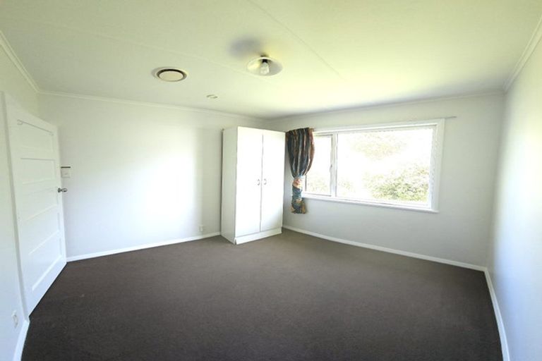 Photo of property in 43 Lyndfield Lane, Newlands, Wellington, 6037