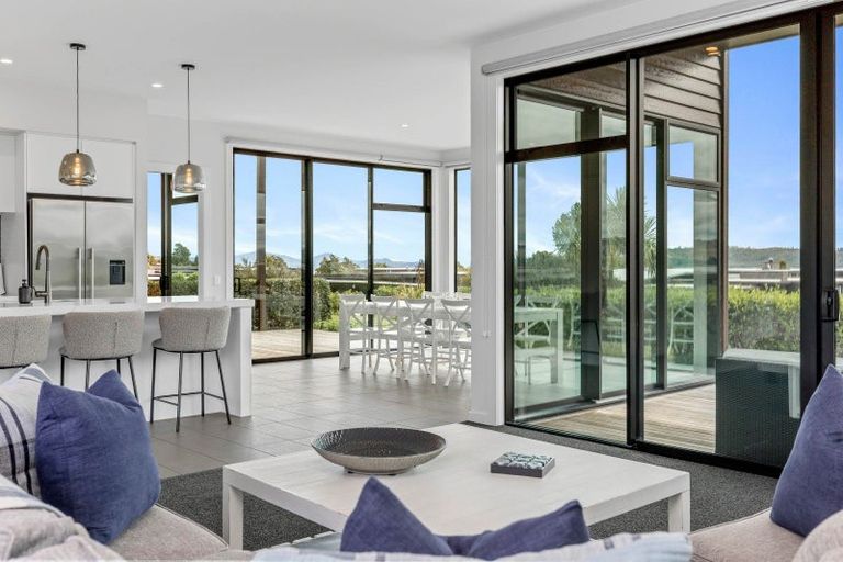 Photo of property in 8 Karapoto Lane, Rainbow Point, Taupo, 3330