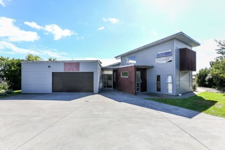 Photo of property in 130b Wairau Road, Oakura, 4314