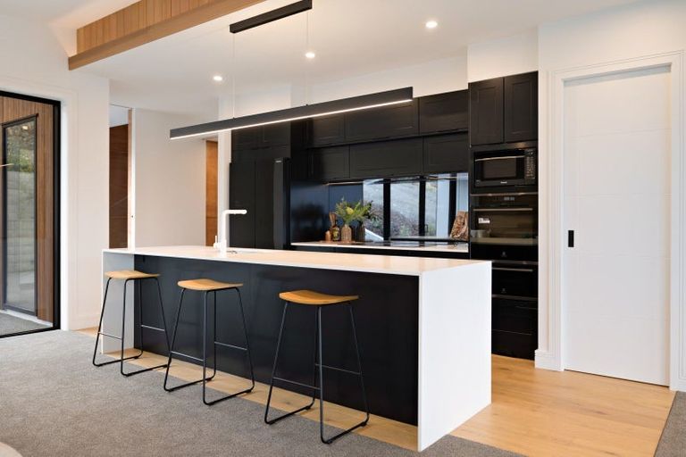 Photo of property in 6 Florence Close, Queenstown Hill, Queenstown, 9300