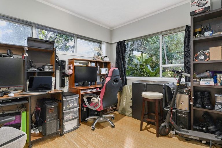 Photo of property in 342 Glenfield Road, Glenfield, Auckland, 0629