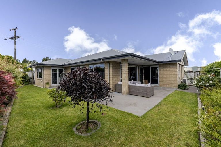 Photo of property in 2 Oakwood Drive, Highlands Park, New Plymouth, 4312