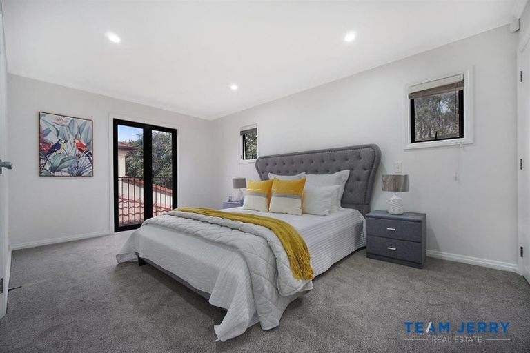 Photo of property in 27 Bridgefield Crescent, Flat Bush, Auckland, 2016