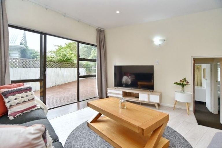Photo of property in 6 Medbury Terrace, Fendalton, Christchurch, 8041