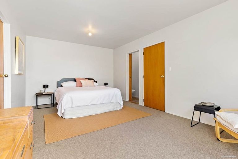 Photo of property in 25 Petrel Place, Massey, Auckland, 0614