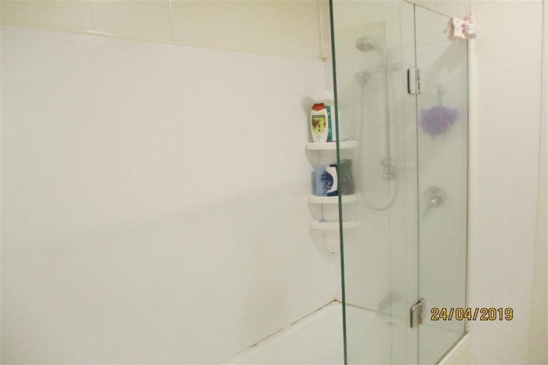 Photo of property in 2 Ilfracombe Place, Burnside, Christchurch, 8053