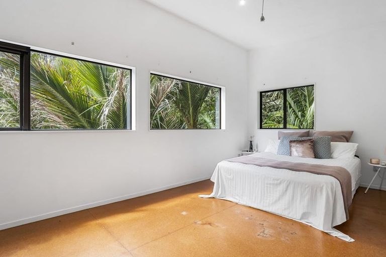 Photo of property in 40 Lone Kauri Road, Karekare, New Lynn, 0772