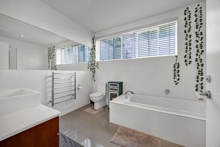 Photo of property in 16 Links Drive, Waiwhakaiho, New Plymouth, 4312