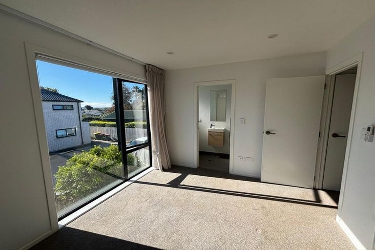 Photo of property in 2/12 Enderby Drive, Te Atatu Peninsula, Auckland, 0610