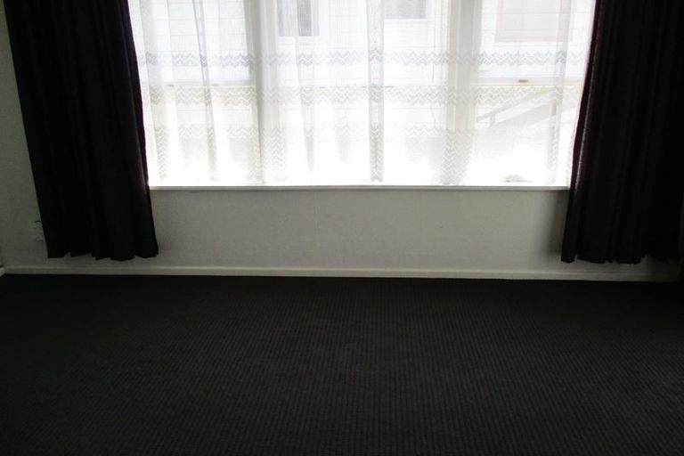Photo of property in 135 Driver Crescent, Cannons Creek, Porirua, 5024