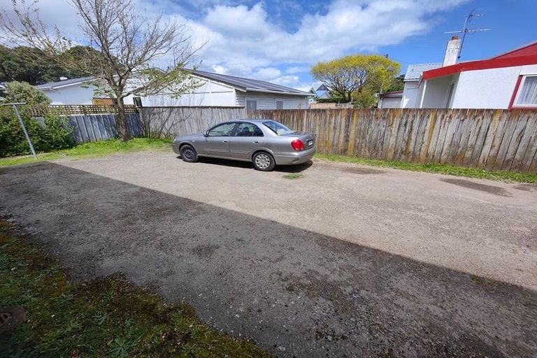 Photo of property in 2/19 Pirie Crescent, Moera, Lower Hutt, 5010