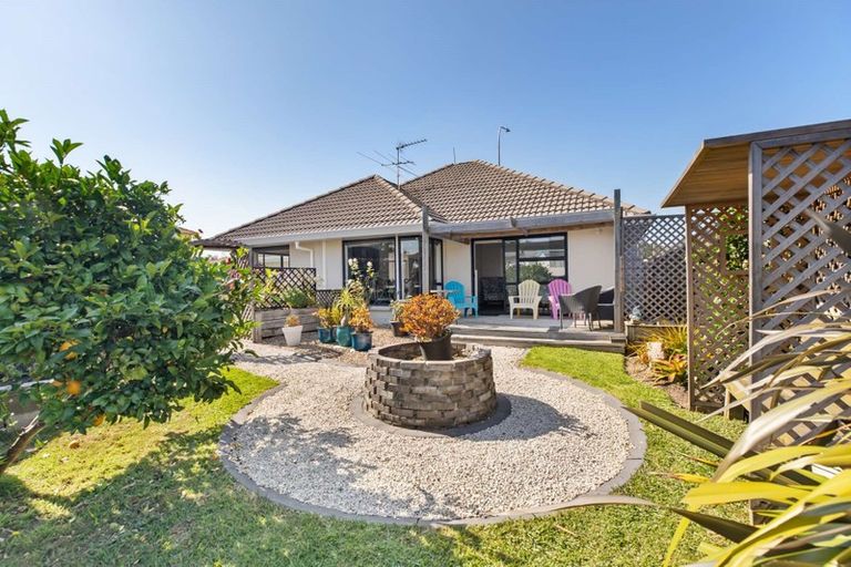Photo of property in 2/83 Meadowland Drive, Somerville, Auckland, 2014