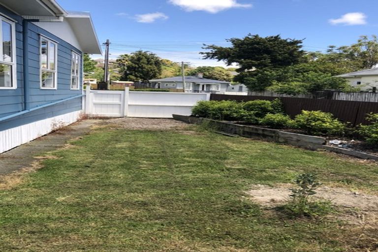 Photo of property in 40 Awaroa Road, Helensville, 0800