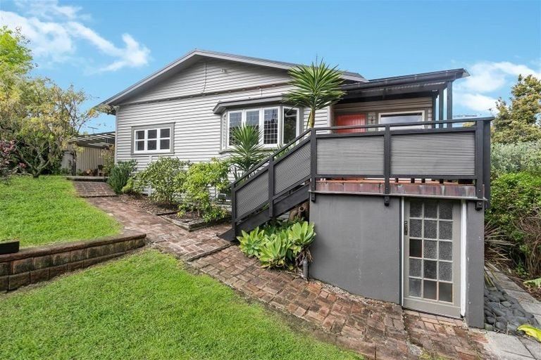 Photo of property in 69 Balmain Road, Birkenhead, Auckland, 0626