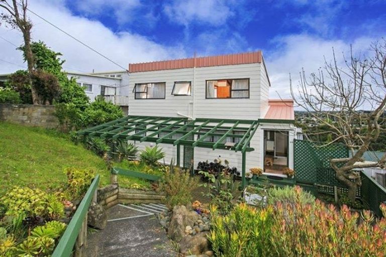 Photo of property in 1/13 Target Road, Totara Vale, Auckland, 0629