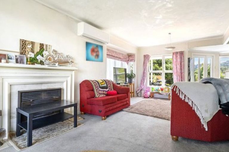 Photo of property in 6 Grendon Road, Titirangi, Auckland, 0604