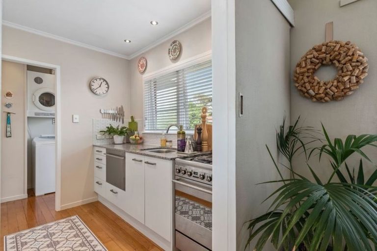 Photo of property in 2/2 Gordon Avenue, Milford, Auckland, 0620