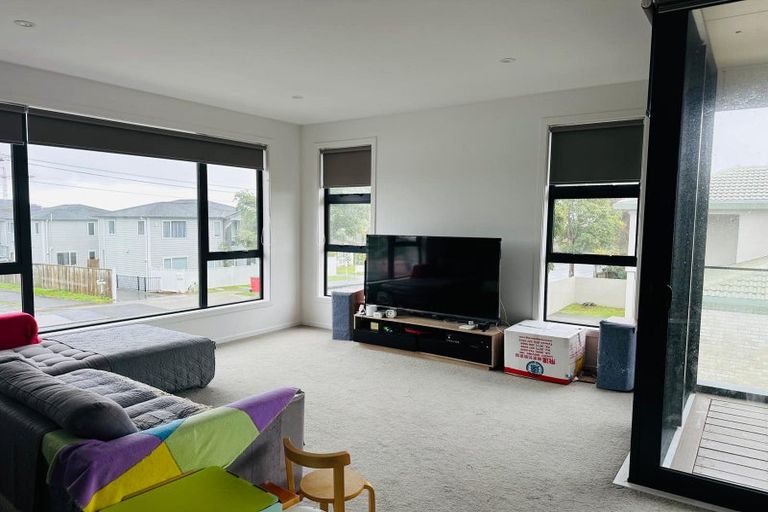 Photo of property in 216a Bucklands Road, Bucklands Beach, Auckland, 2012
