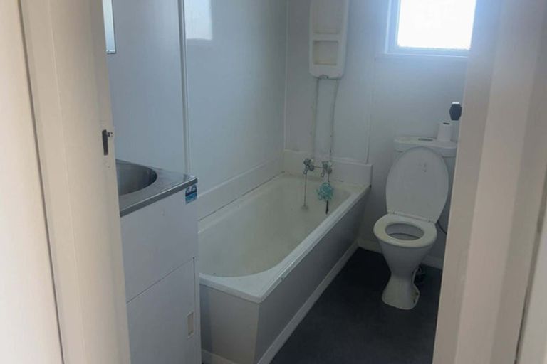 Photo of property in 2 Laurent Vc Street, Hawera, 4610