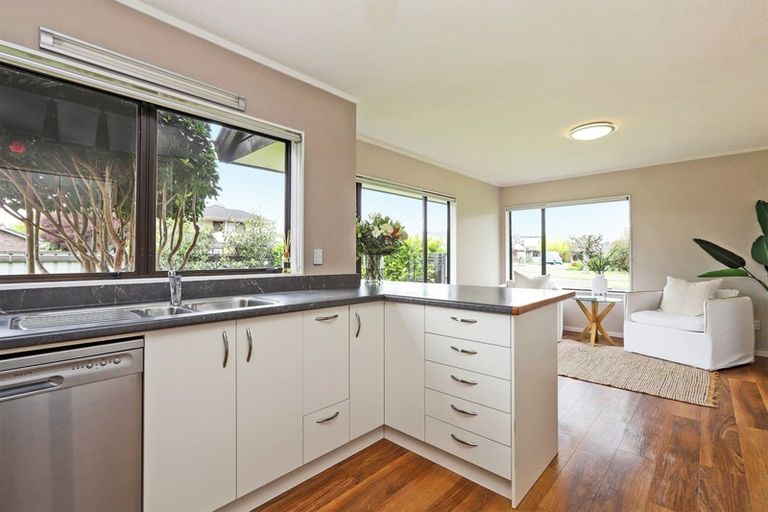 Photo of property in 2 Alley Place, Taradale, Napier, 4112
