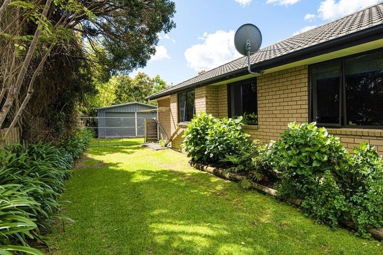 Photo of property in 4 Curlew Place, One Tree Point, 0118