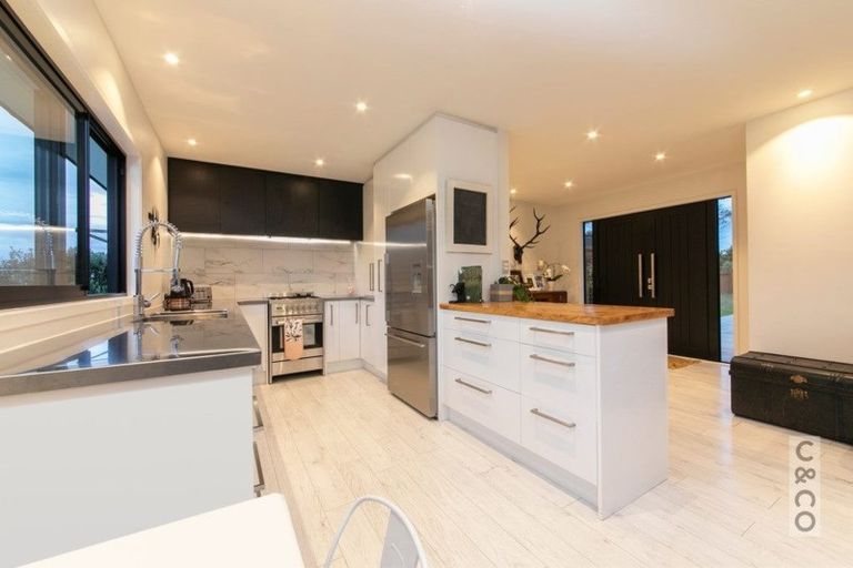 Photo of property in 27 Maude Street, Riverhead, 0820