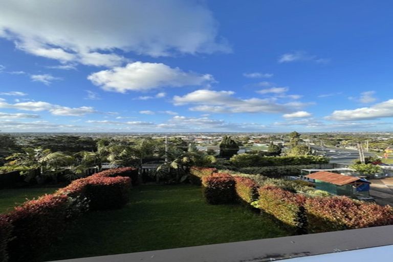 Photo of property in 5/60 West Coast Road, Glen Eden, Auckland, 0602