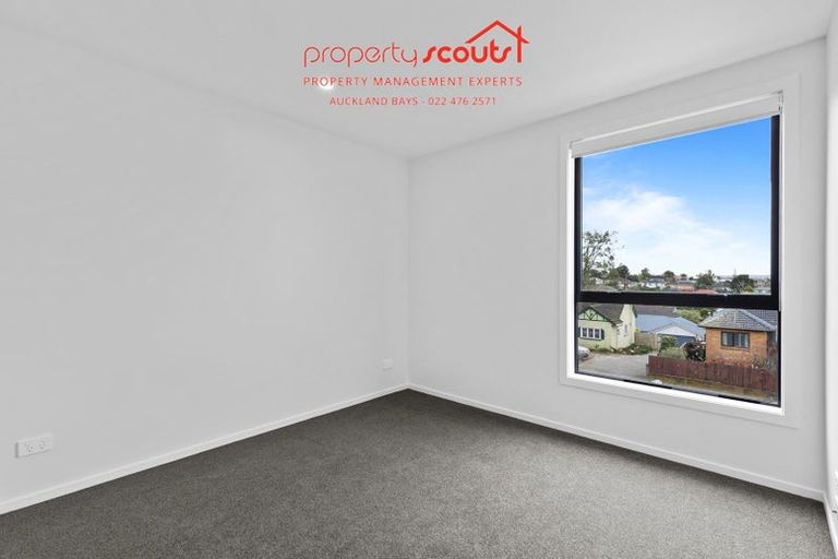 Photo of property in 2/1 Fruitvale Road, New Lynn, Auckland, 0600