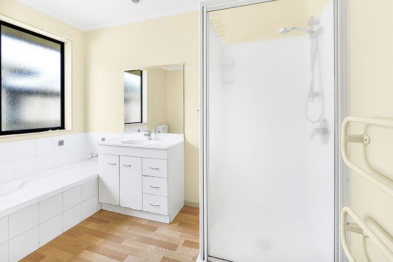 Photo of property in 12 Farnham Close, Rototuna North, Hamilton, 3210