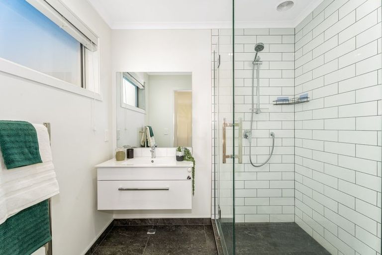 Photo of property in 115a Queen Charlotte Drive, Aotea, Porirua, 5024