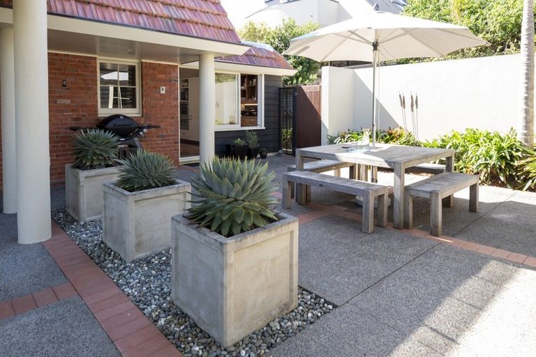 Photo of property in 14 Lynton Road, Bucklands Beach, Auckland, 2012