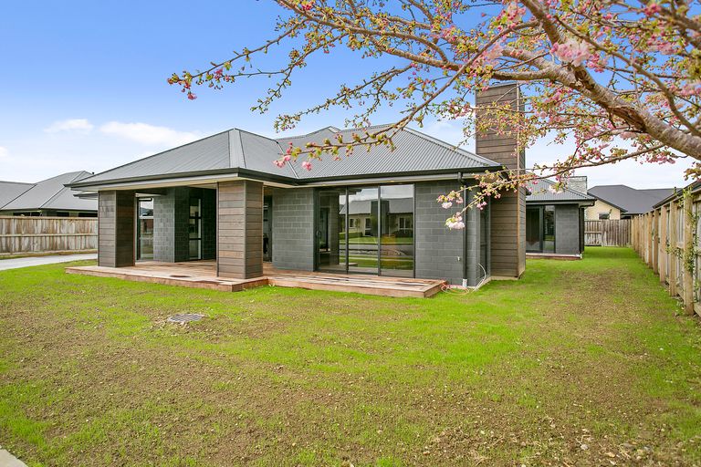 Photo of property in 35 Tulip Drive, Cambridge, 3434